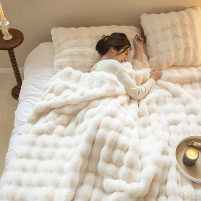 ☁️ 50% OFF! ✨ Luxury Double-Sided Soft Fluffy Flannel Blanket – Textured Polyester with Lightweight Warmth, 4 Sizes & 5 Colors – Machine Washable Cozy Layer for Bed, Couch, Travel & Camping 🎁
